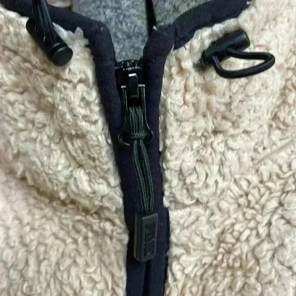 Comfortable pink women’s fleece pull over! - Picture 3 of 5